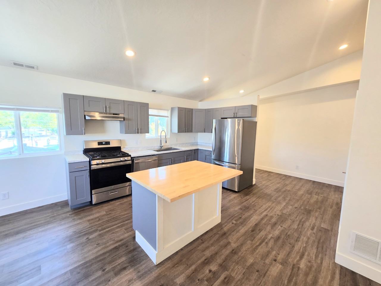 831 S Edison St #833UP - Photo 3 of 30