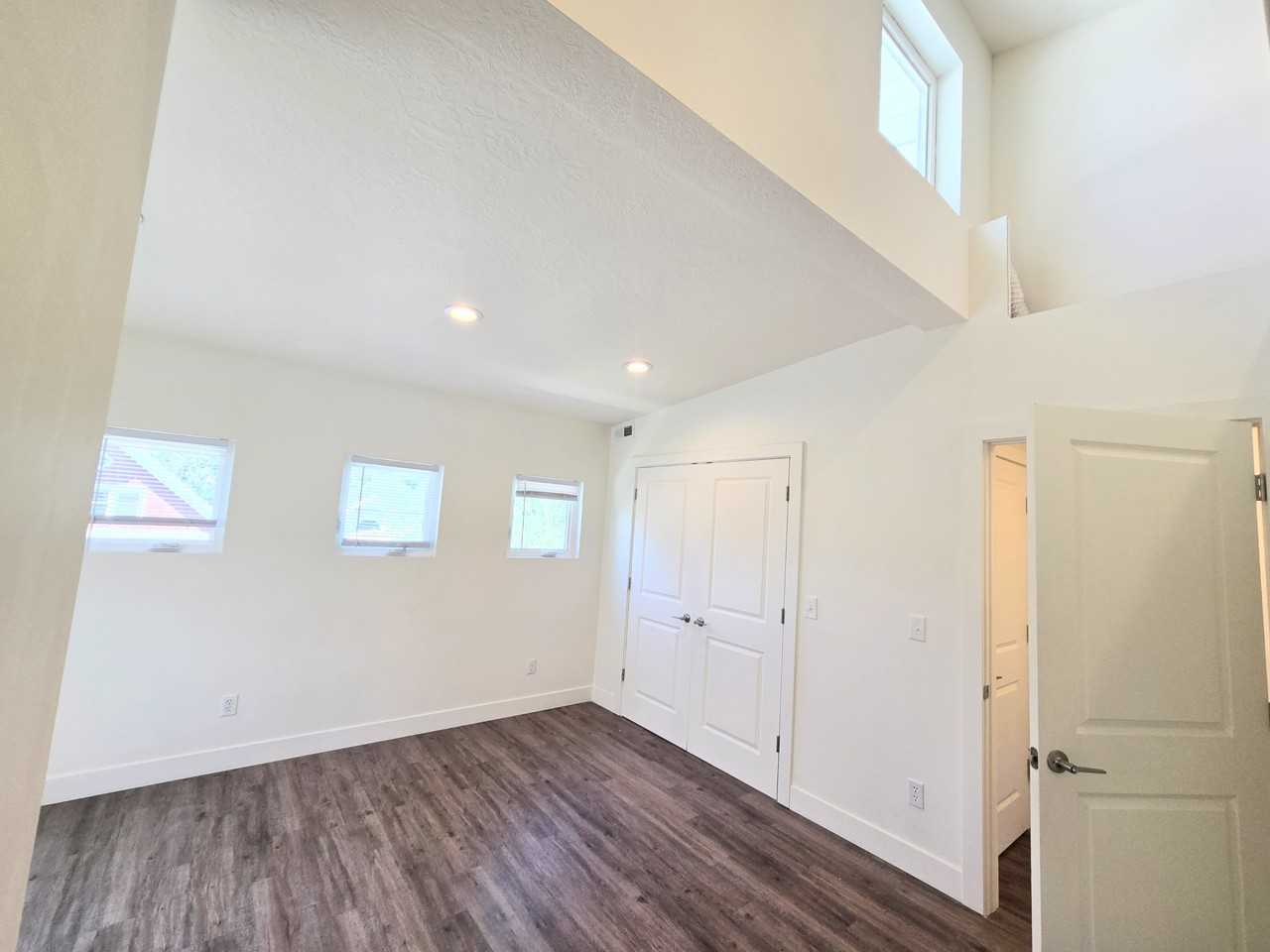 831 S Edison St #833UP - Photo 4 of 30