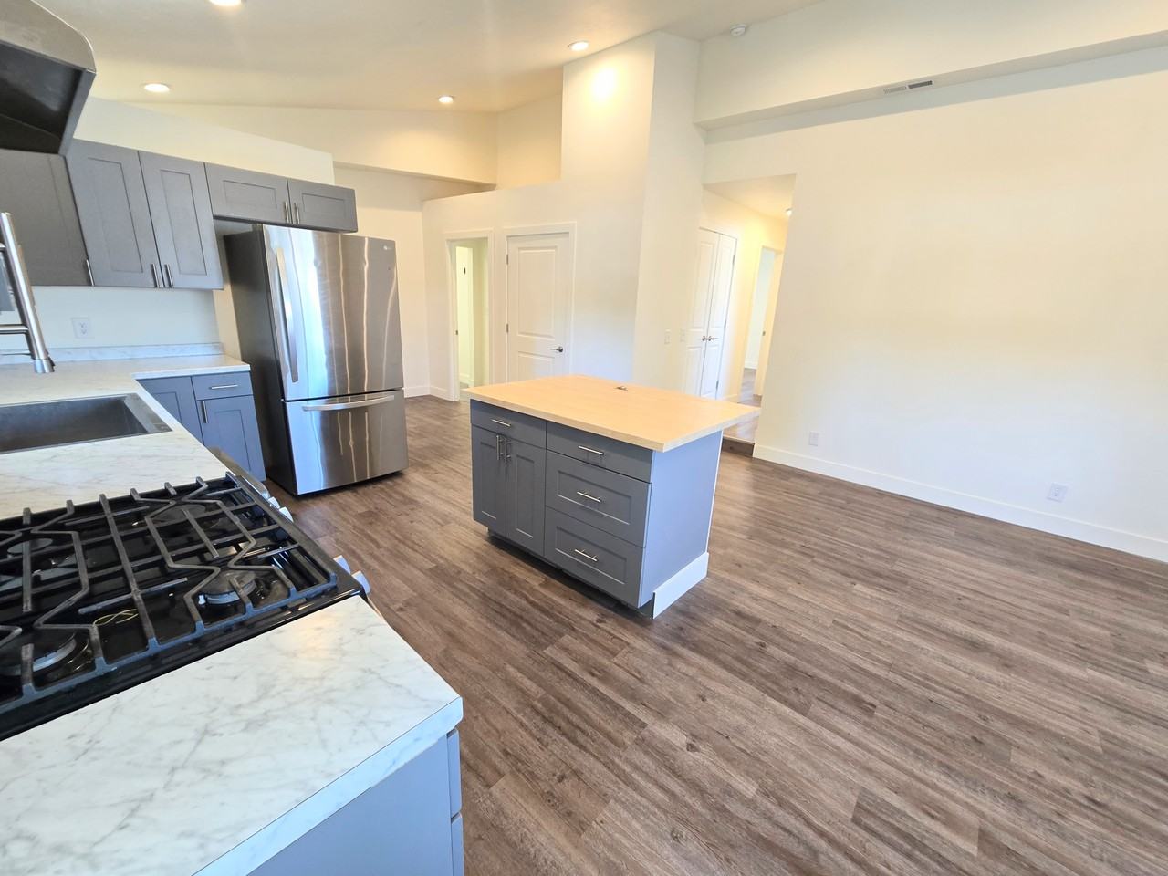 831 S Edison St #833UP - Photo 6 of 30