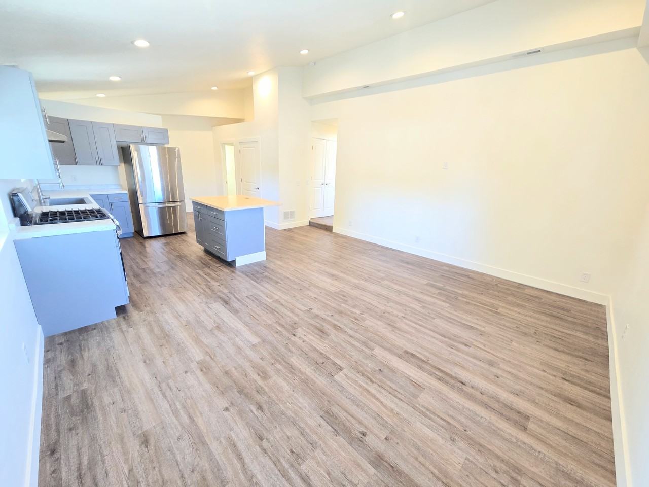 831 S Edison St #833UP - Photo 7 of 30