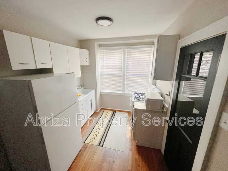 4738 Grand Dr #2S - Photo 7 of 14