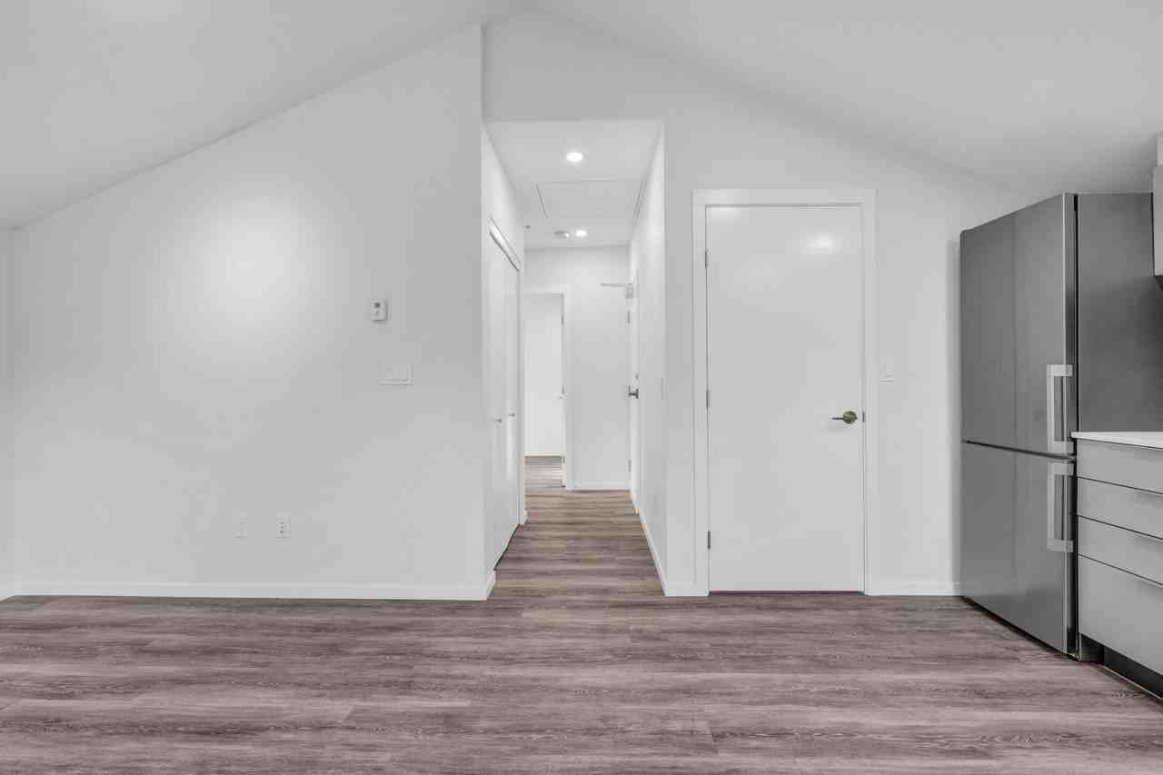 1180 Comox - Photo 4 of 20