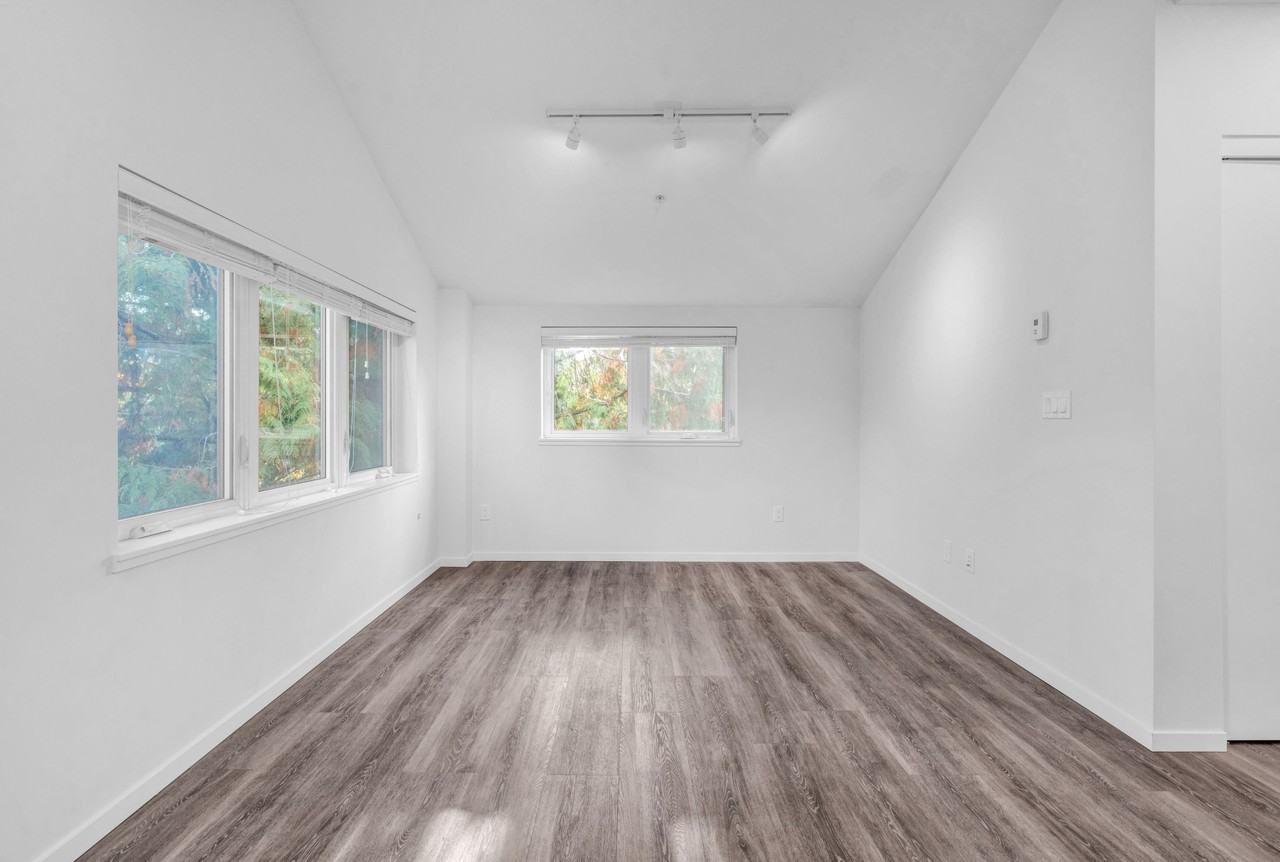 1180 Comox - Photo 5 of 20