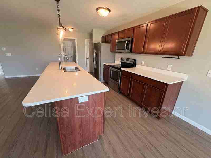 4914 Stone Canyon Psge - Photo 3 of 14
