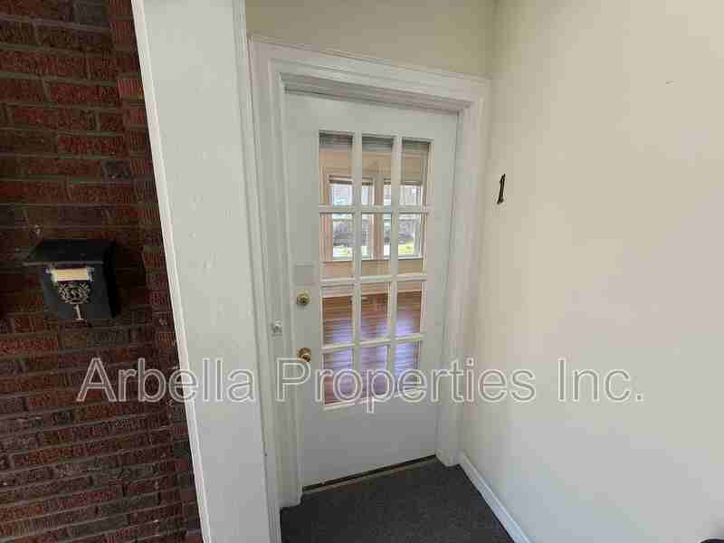 707 E Unaka Ave #1 - Photo 3 of 16