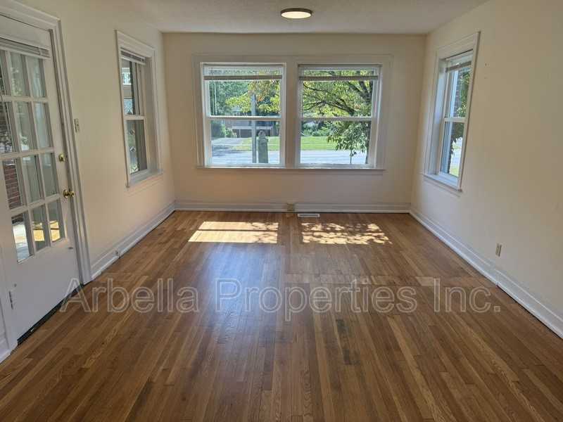707 E Unaka Ave #1 - Photo 5 of 16
