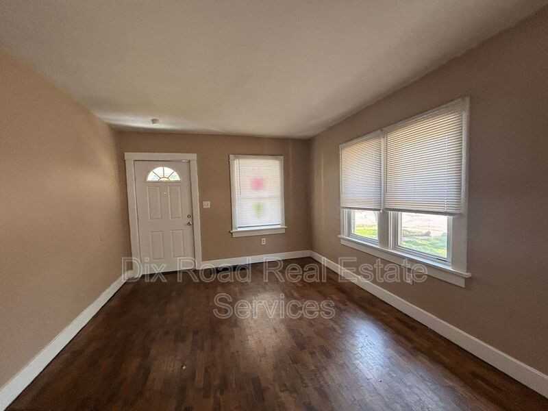 1019 Burleigh Ave - Photo 5 of 22