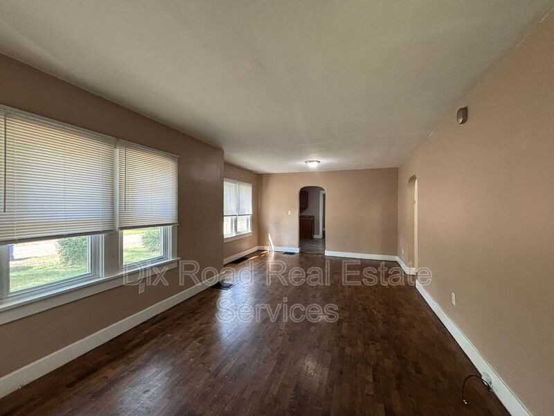 1019 Burleigh Ave - Photo 6 of 22