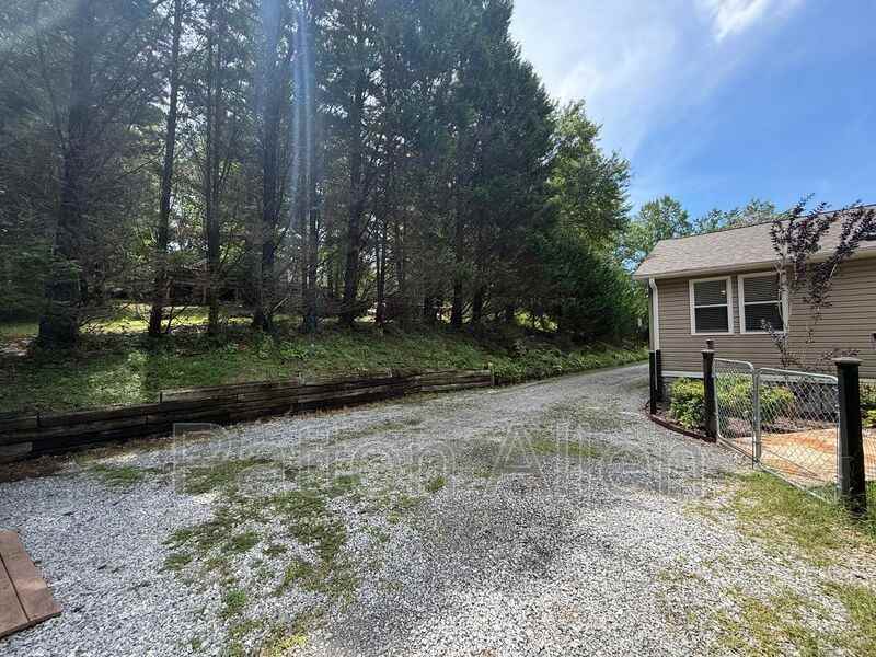 1020 Hutch Mountain Rd - Photo 3 of 32