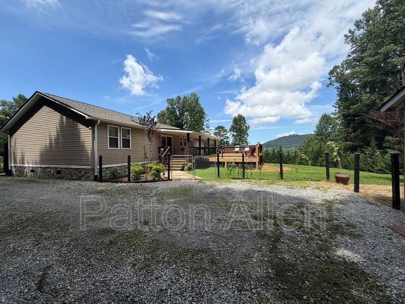 1020 Hutch Mountain Rd - Photo 4 of 32