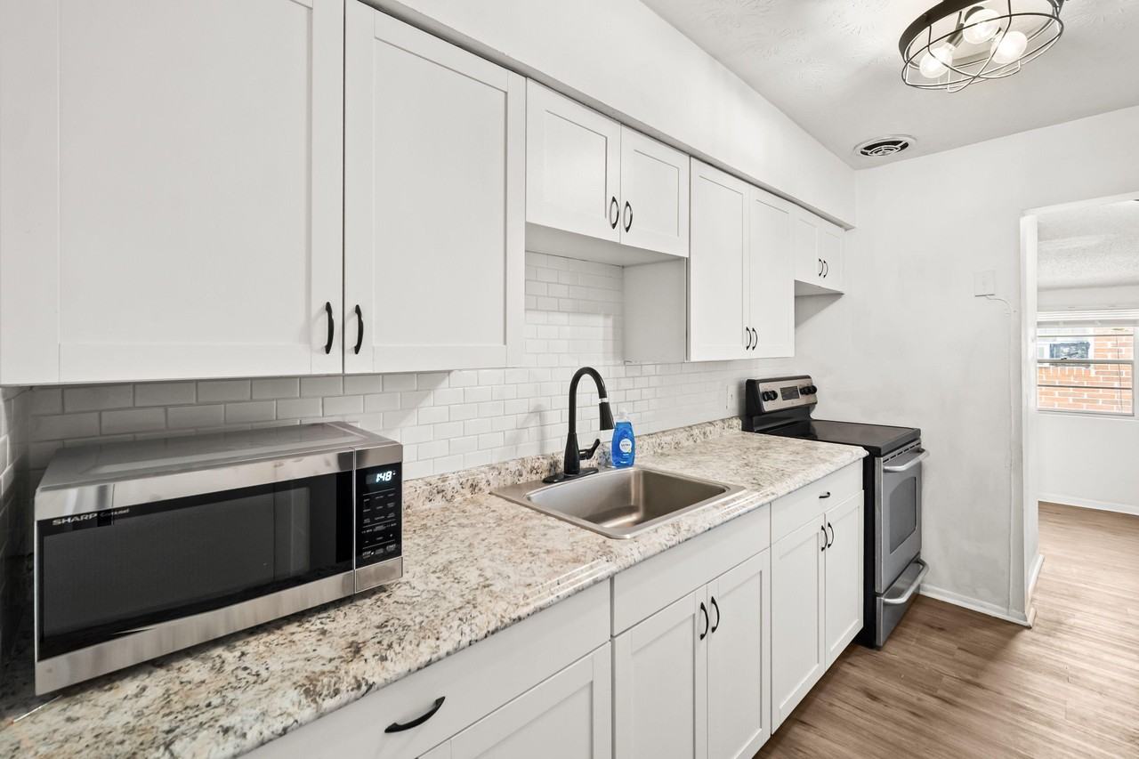 W 17th St - Photo 5 of 29