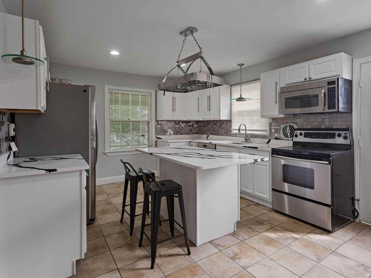 Porter Ave - Photo 3 of 10