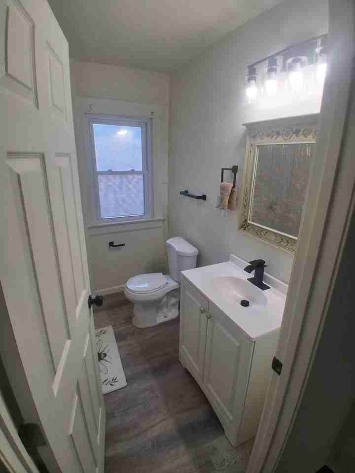 E 28th St - Photo 4 of 11