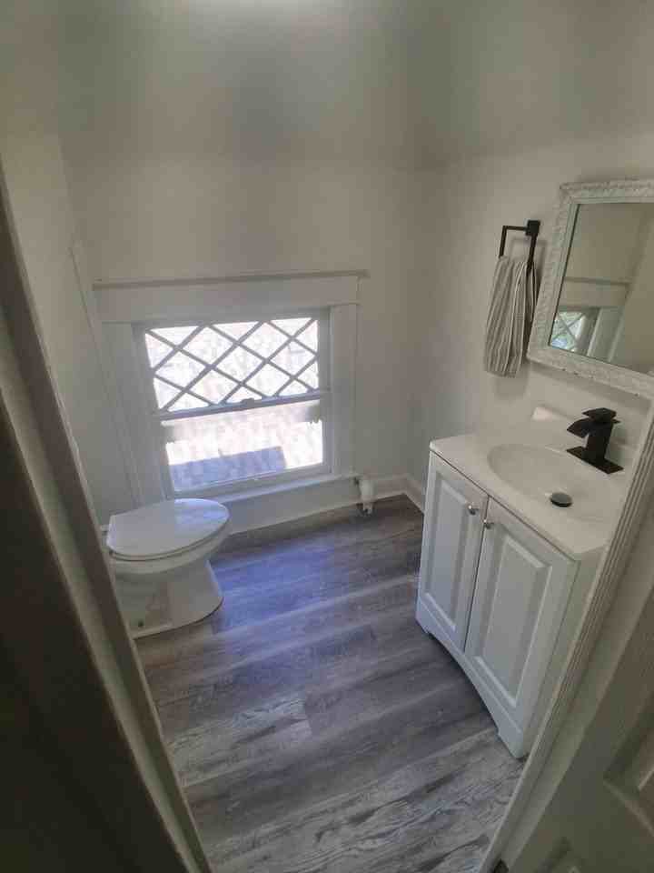 E 28th St - Photo 5 of 11