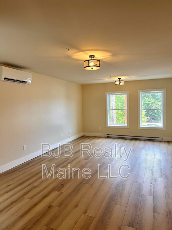 156 Woodford St #6 - Photo 4 of 7