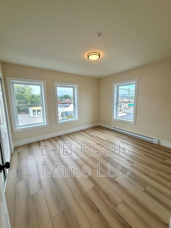 156 Woodford St #6 - Photo 5 of 7