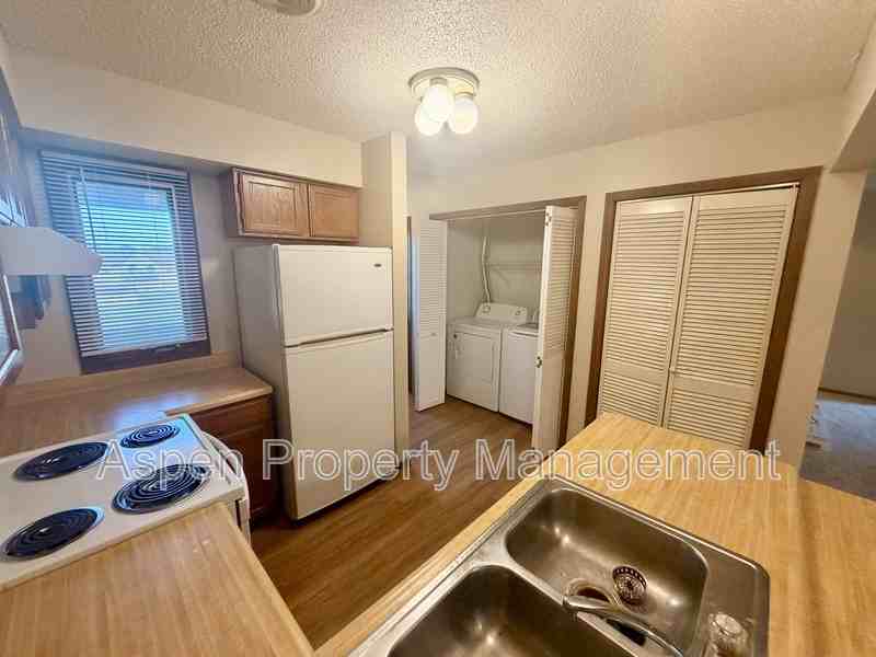 740 Westwinds Dr - Photo 2 of 8