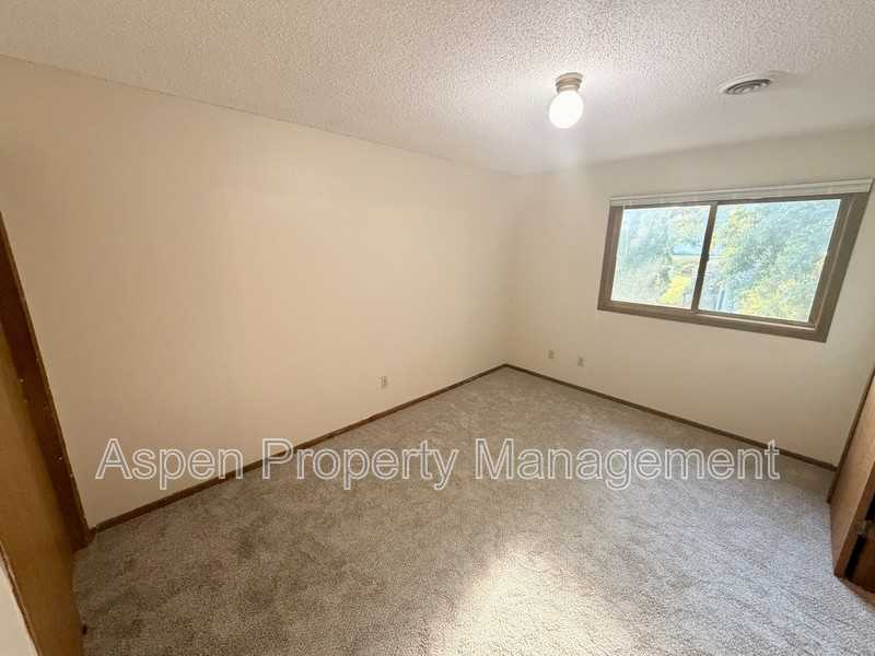 740 Westwinds Dr - Photo 4 of 8