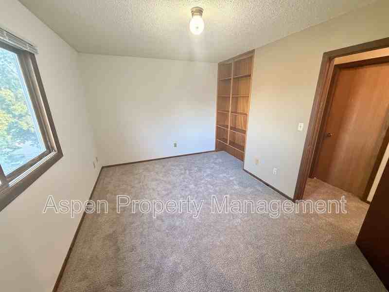740 Westwinds Dr - Photo 6 of 8