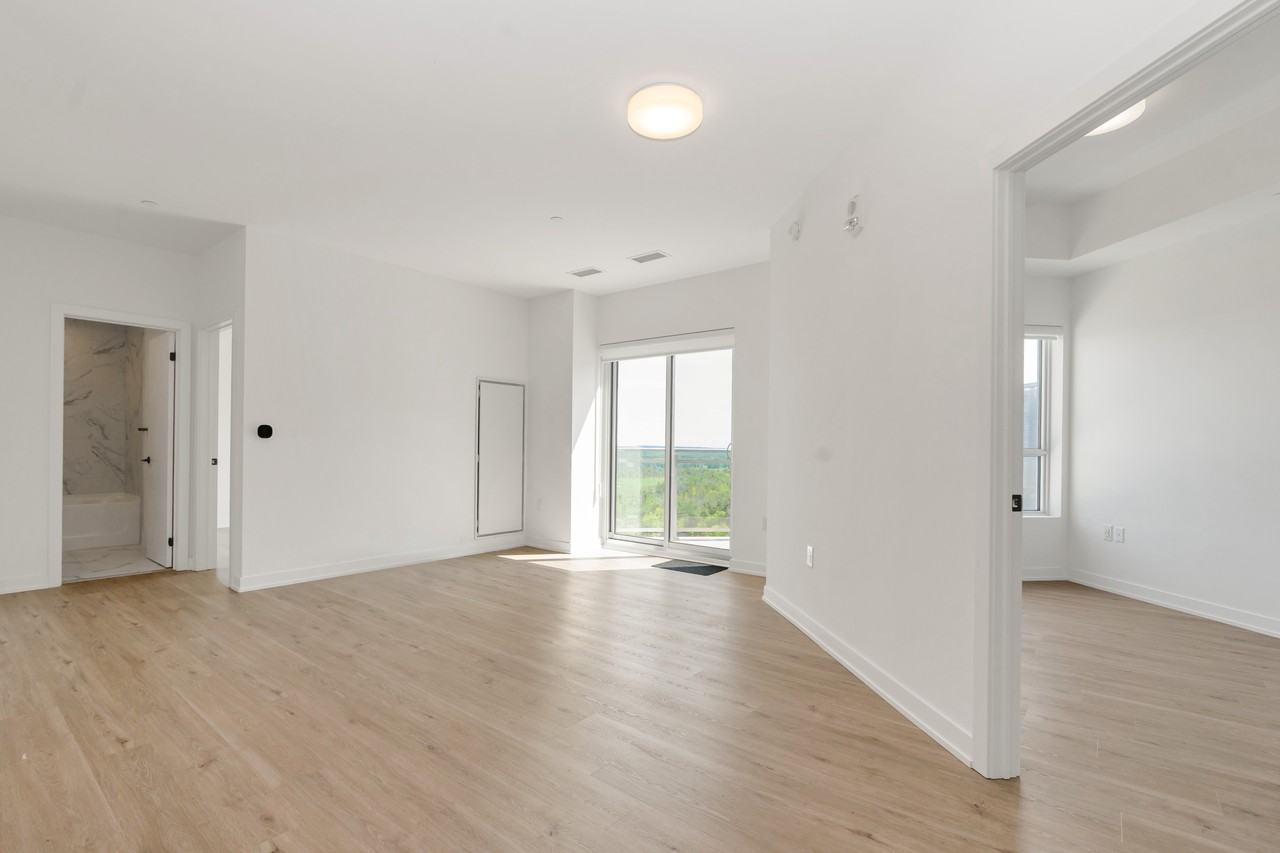 56 Lakeside Ter, Barrie, ON L4M 0L4, Canada - Photo 5 of 20