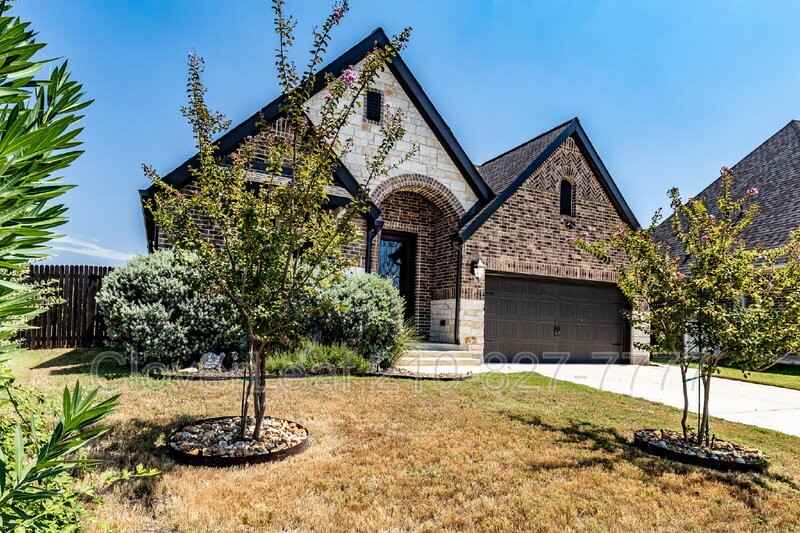 9434 Groff Gdn - Photo 3 of 42