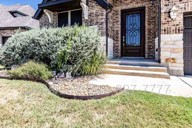 9434 Groff Gdn - Photo 4 of 42