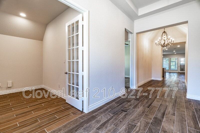 9434 Groff Gdn - Photo 6 of 42