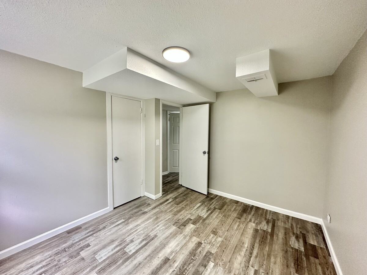 2527 Lynner Drive - Photo 5 of 9
