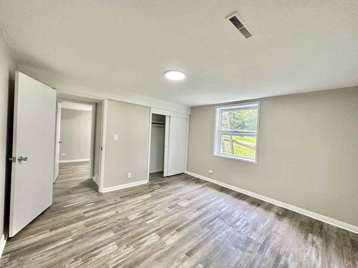 2527 Lynner Drive - Photo 2 of 9