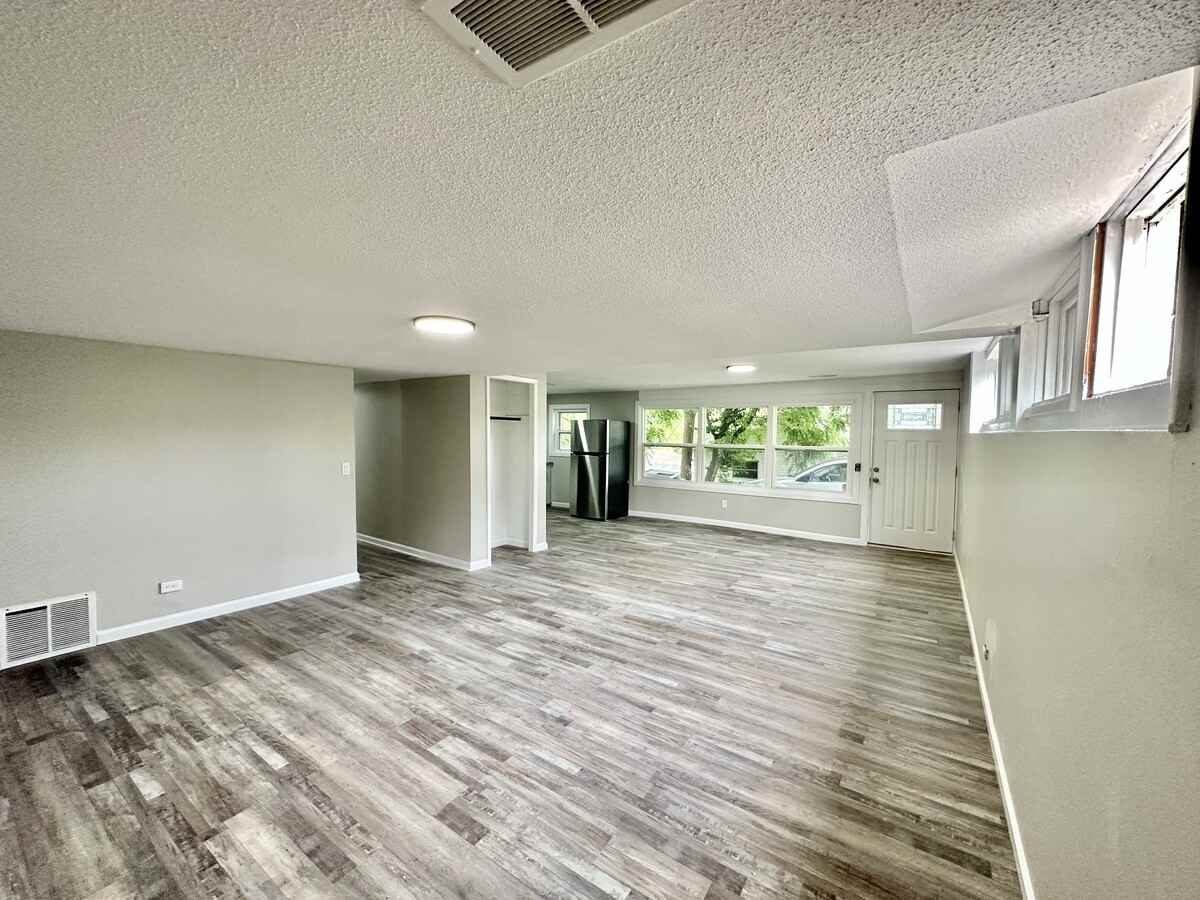 2527 Lynner Drive - Photo 4 of 9