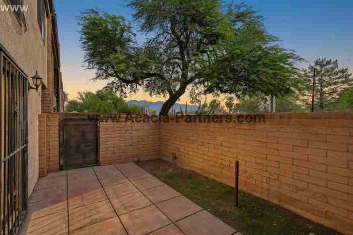 2765 N Treat Ave - Photo 3 of 47