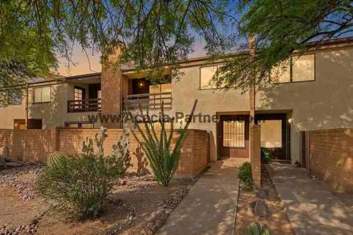 2765 N Treat Ave - Photo 4 of 47