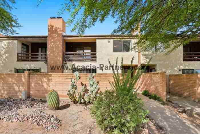 2765 N Treat Ave - Photo 5 of 47