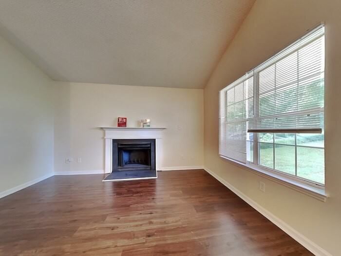 1509 Eagles Landing Dr - Photo 3 of 17