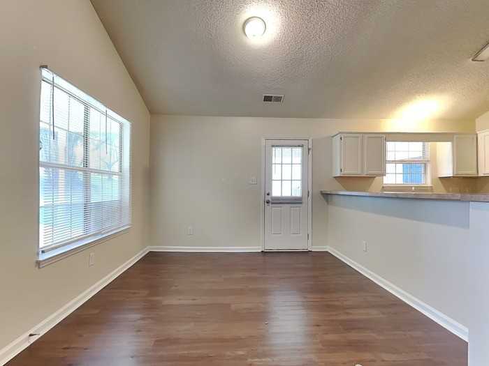 1509 Eagles Landing Dr - Photo 4 of 17