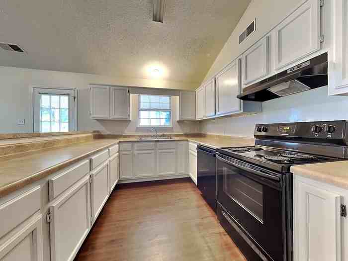 1509 Eagles Landing Dr - Photo 5 of 17