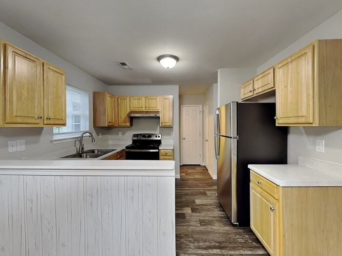 1003 Valley Ridge Rd - Photo 5 of 19