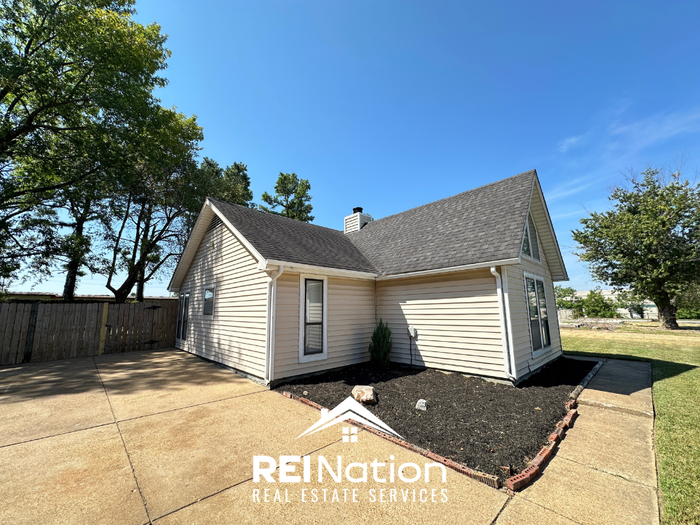 6129 Briarbend Ln - Photo 2 of 24