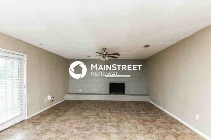 6800 Penhurst Dr - Photo 6 of 16
