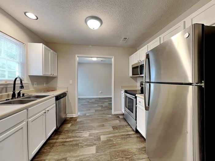 11020 Pointer Ridge Dr - Photo 4 of 19