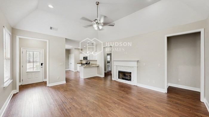 1064 Springfield Dr - Photo 6 of 28