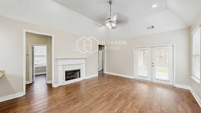 1064 Springfield Dr - Photo 7 of 28