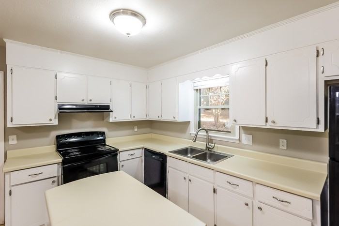 704 Greystone St - Photo 5 of 12