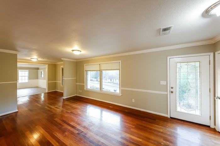 704 Greystone St - Photo 6 of 12
