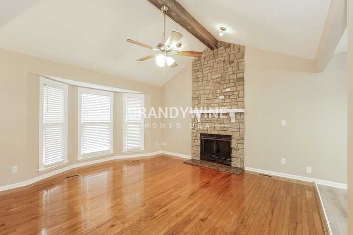 4905 N White Ave - Photo 4 of 23