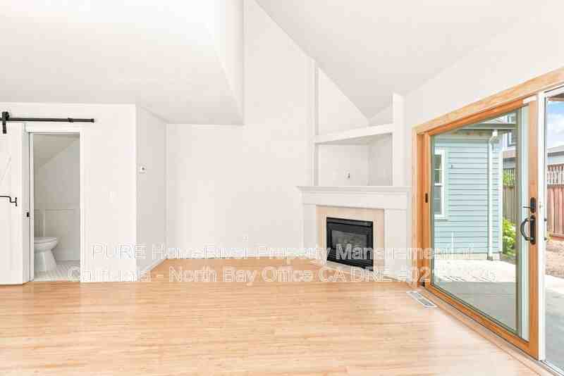2360 Battersea St - Photo 4 of 26