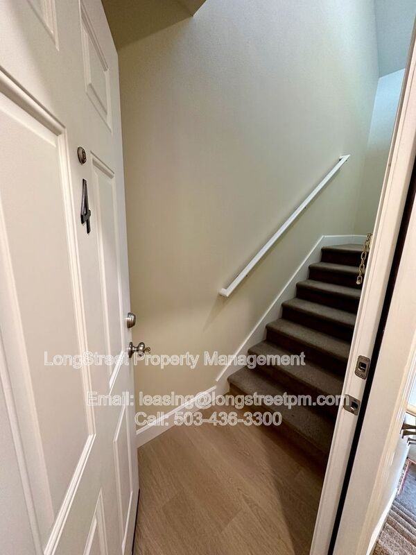 2625 Ne Clackamas St #4 - Photo 4 of 17