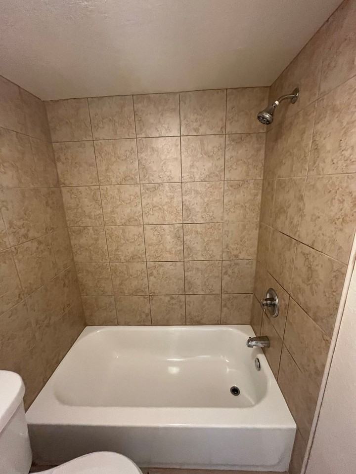 1901 E Lindsey - Photo 5 of 50