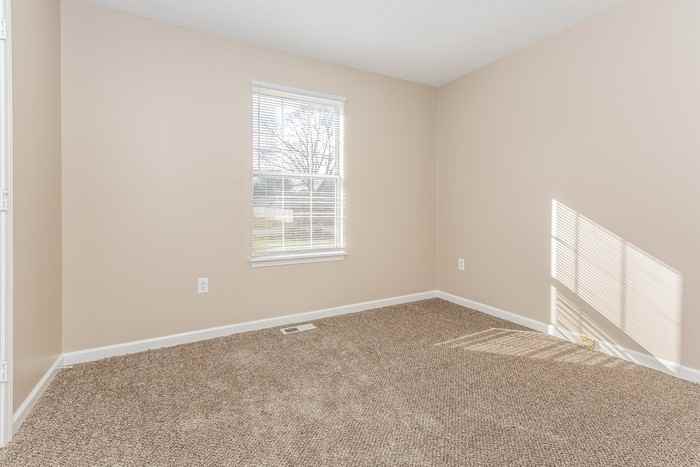 13092 Copperfield Ln - Photo 6 of 9