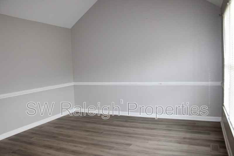 1400 Squire Ridge Dr - Photo 4 of 21
